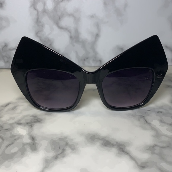 ๐ถ 3 Pairs Statement Black Geometric Structured Sunglasses ๐ถ - Picture 5 of 16